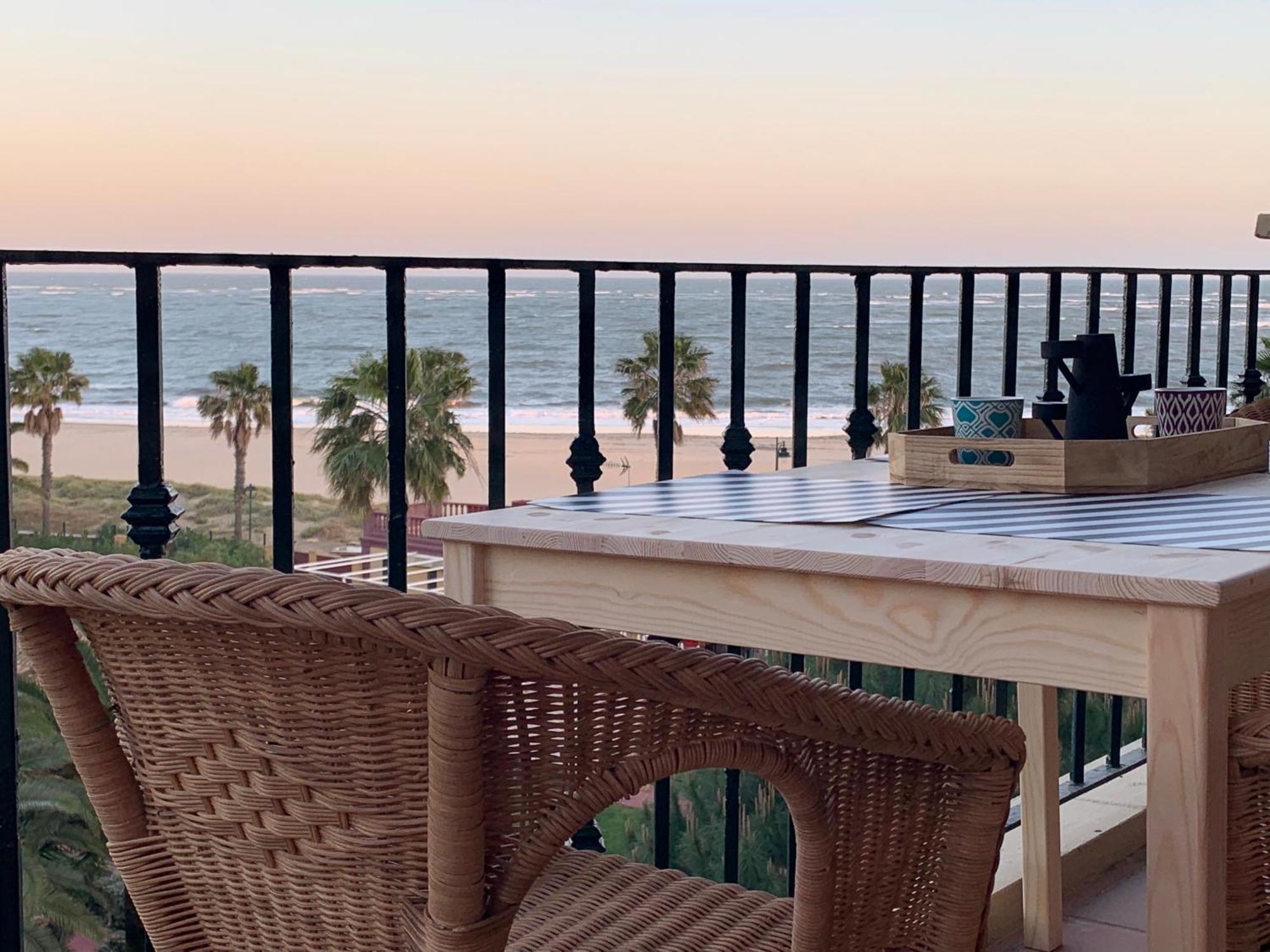 Mirando Al Mar. Primera Linea De Playa Исла Канела Екстериор снимка